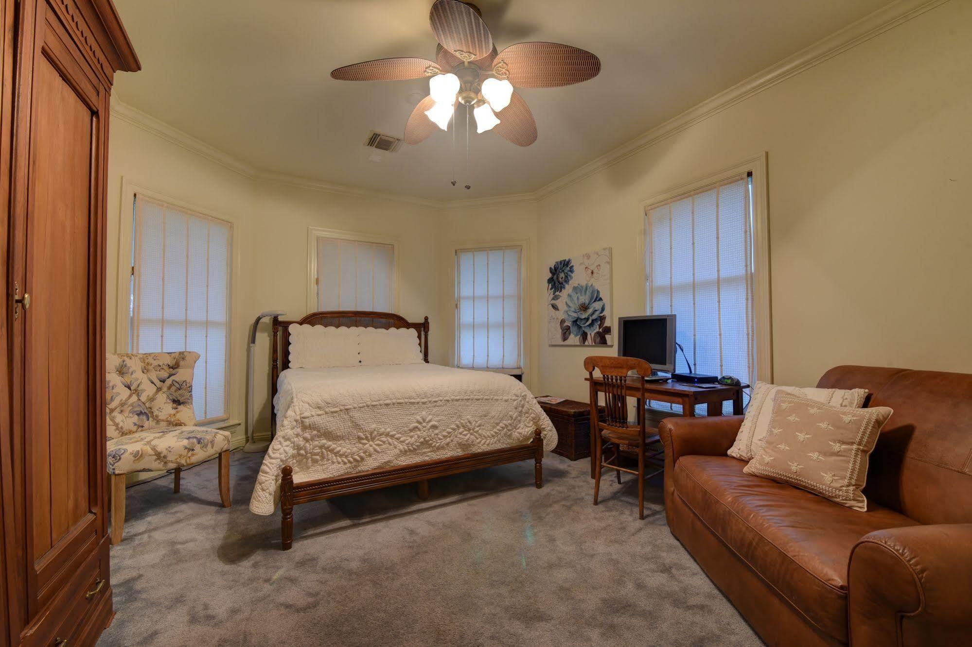 A Chateau On The Bayou Bed & Breakfast Raceland Экстерьер фото